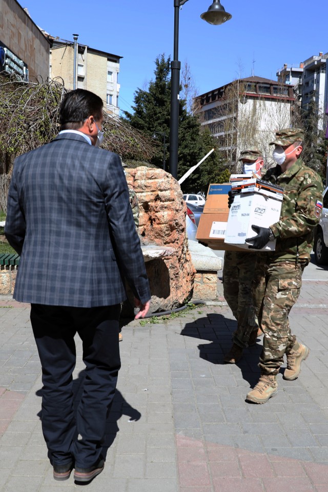 KFOR RC-E commander delivers PPE to North and South Mitrovica