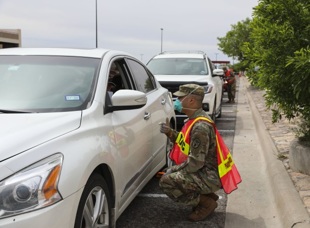 A U.S. Army Pharmacy Specialist dispenses patient’s prescriptions at the William Beaumont Army Medical Center (WBAMC) curbside pharmacy service on Fort Bliss, Texas, April 6, 2020. WBAMC has implemented the new curbside pharmacy service as an additional health protection measure to help mitigate the spread of COVID-19, enabling Fort Bliss to better preserve the health and well-being of beneficiaries, staff and the El Paso community. (U.S. Army photo by: Staff Sgt. Michael L. K. West)