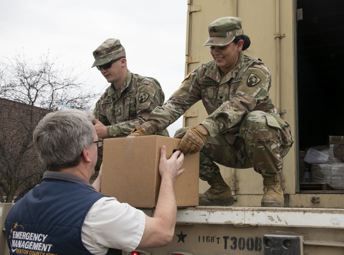 Iowa National Guard couple combats COVID-19 | Article | The United ...