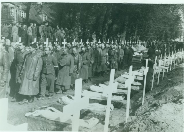 Holocaust and liberation photos courtesy of 82nd Airborne Division War Memorial Museum, exact date taken unknown.