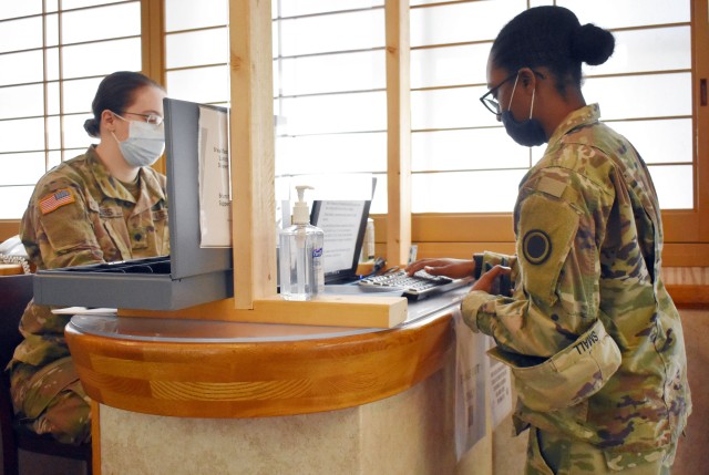 Camp Zama dining facility shifts to takeout-only with ease