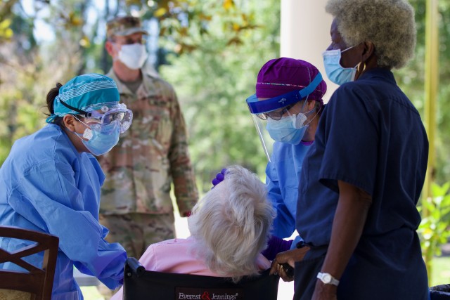 Florida National Guard assists nurses with mobile testing
