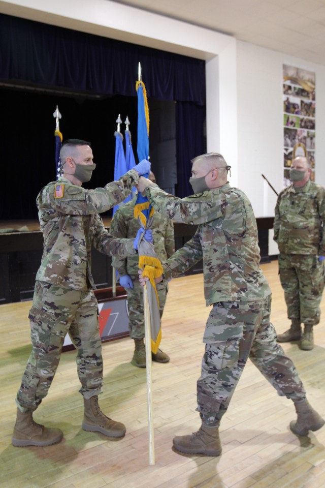 FORT GEORGE G. MEADE, Md. – Command Sgt. Maj. Ronald Krause (left), is the new senior enlisted Soldier for the 780th Military Intelligence Brigade (Cyber), and assumes responsibility as the ‘keeper of the colors’ from Col. Brian Vile, the brigade commander, during a Change of Responsibility ceremony at McGill Training Center, April 24.