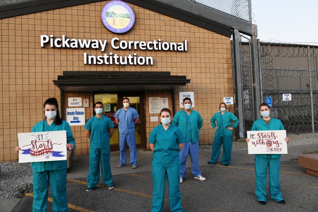 Ohio National Guard medical team helps staff at state prison