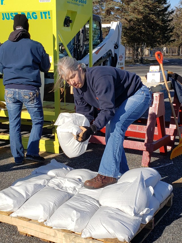 Judy Denzer, Lock and Dam 4 lockmaster, fills sandbags at Lock and Dam 3 near Red Wing, Minnesota.