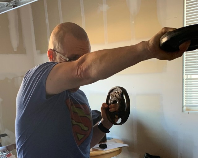 The forward Bicep Lunge
