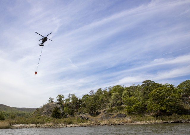 NY and Connecticut UH-60 crews conduct fire-bucket training