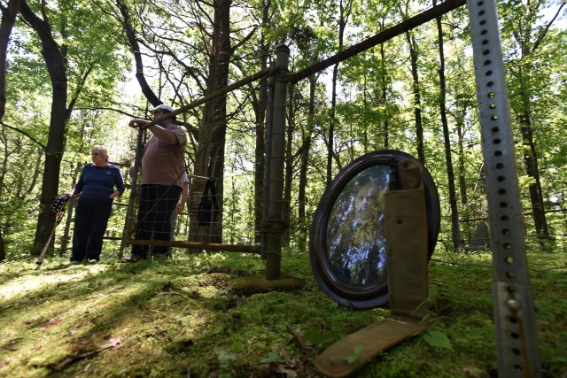 Families remember loved ones buried at Fort Knox during Memorial Day open visitation