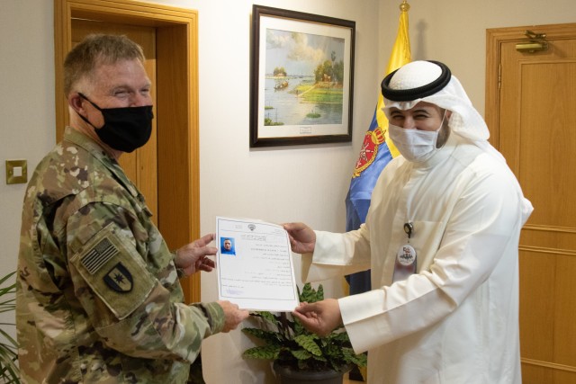 U.S. Army Col. Ian Black receives Kuwaiti medical license