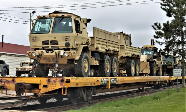 Photo Essay: Fort McCoy Logistics Readiness Center rail team moves ...