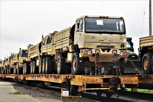 Photo Essay: Fort McCoy Logistics Readiness Center rail team moves ...