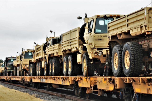 Photo Essay: Fort McCoy Logistics Readiness Center rail team moves ...