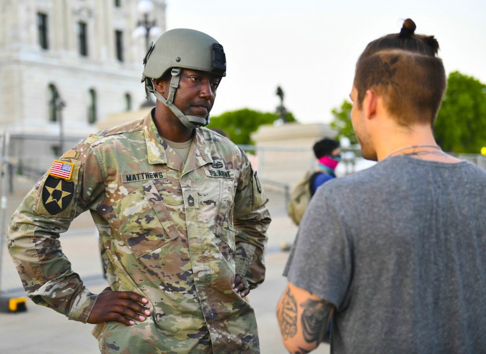 National Guard Soldier Eases Tensions With Protesters In Minnesota 5781