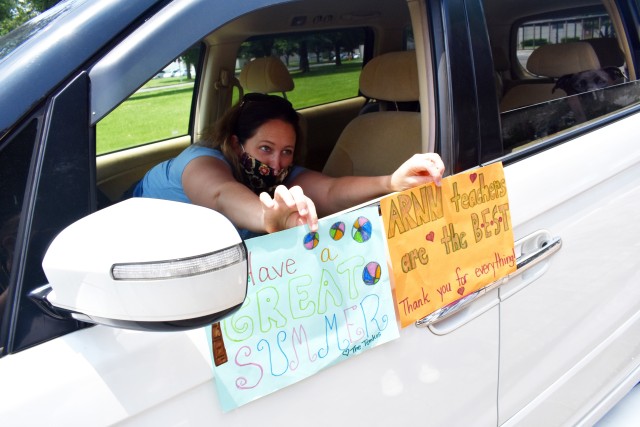 Jennifer Temko, a John O. Arnn Elementary School parent, thanks teachers during an item exchange on the school’s last day at Sagamihara Family Housing Area, Japan, June 8.