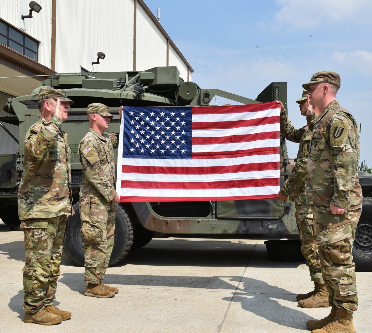 Garrison commander reenlists 1st Signal NCO | Article | The United ...