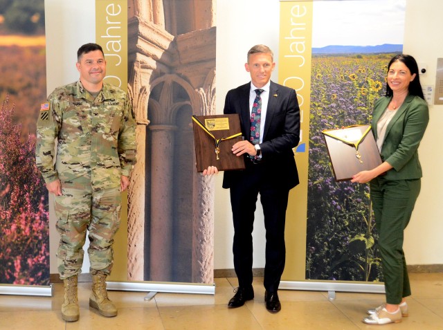 Ralf Lessmeister, Kaiserslautern County Commissioner, middle, and Anja Pfeiffer, Union Community Mayor of Weilerbach, right, pose with Col. Jason Edwards, U.S. Army Garrison Rheinland-Pfalz commander, after Edwards presented Keys to the Garrison...