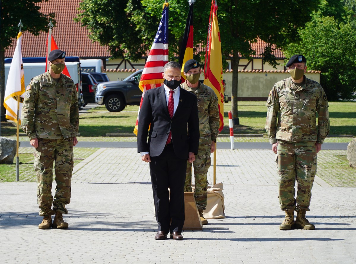 usag-bavaria-hosts-change-of-command-ceremony-article-the-united