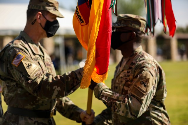 FORT BLISS, Texas -- Maj. Gen. Patrick Matlock, commander of 1st Armored Division, III Armored Corps hands the Bulldog Brigade Colors to Col. Jabari Miller, commander of 3rd Armored Brigade Combat Team "Bulldog", 1st Armored Division at the Bulldog Brigade Change of Command Ceremony at Fort Bliss, Texas, July 9. (U.S. Army photo by Staff Sgt. Alon Humphrey)