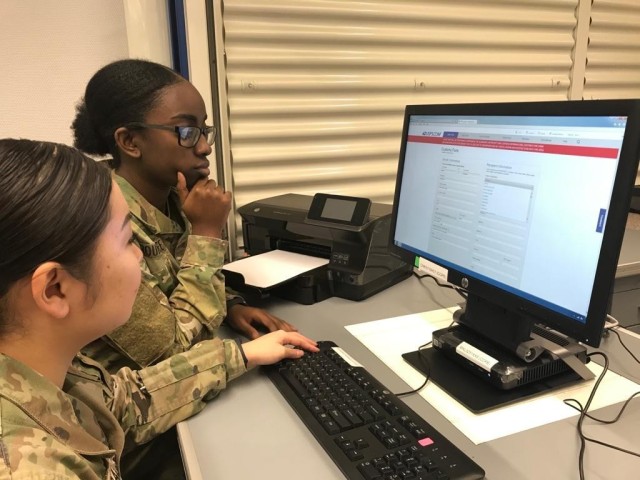 To familiarize themselves with a new customs declaration forms requirement, customers can go online to complete and print the correct form at home or fill it out at computer-equipped kiosks that will be available at military post offices.