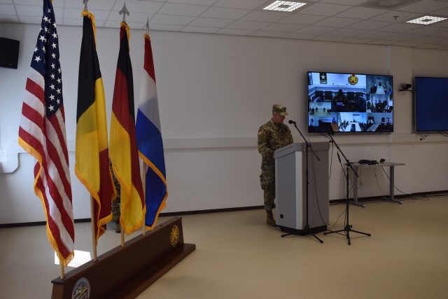 COL Yastrzemsky speaks to USAG Benelux