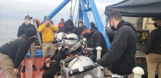 MICC contracting team dives in to support Army engineer detachment