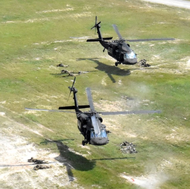 Helicopters with 1st Battalion, 5th Aviation Regiment insert Soldiers with 4th Security Force Assistance Brigade at Peason Ridge during Rotation 20-08.