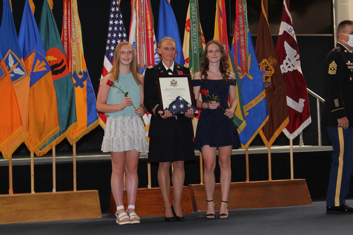 Honoring Service 5 Soldiers 1 Civilian Retire At Fort Rucker Quarterly Ceremony Article 2206