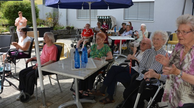 Military band creates memories with Stuttgart seniors