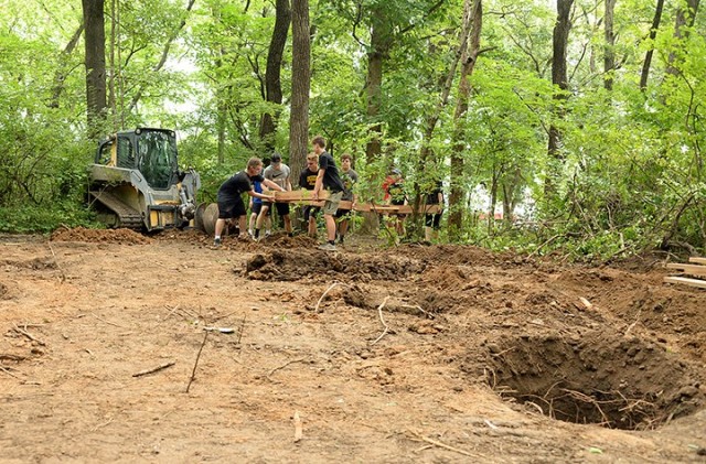 Leavenworth High School Junior ROTC Raiders prep for obstacle ...