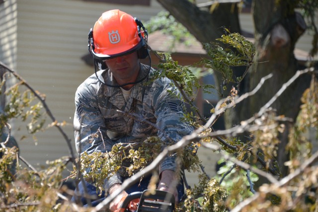 Iowa National Guard members clear debris in wake of derecho