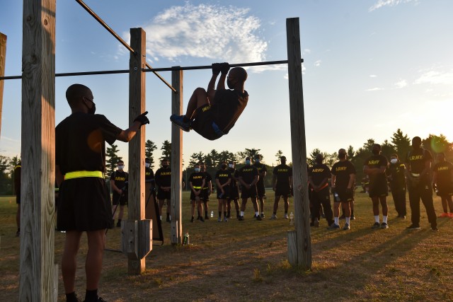 Army Reserve observer coach/trainers, assigned to the 85th U.S. Army Reserve Support Command, working under First Army’s 181st Multi-functional Training Brigade, demonstrate the proper way to conduct the leg tuck, one of six test events for the...
