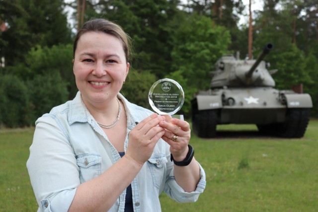Tanja Olsen with 2019 IMCOM Friends of Recreation award