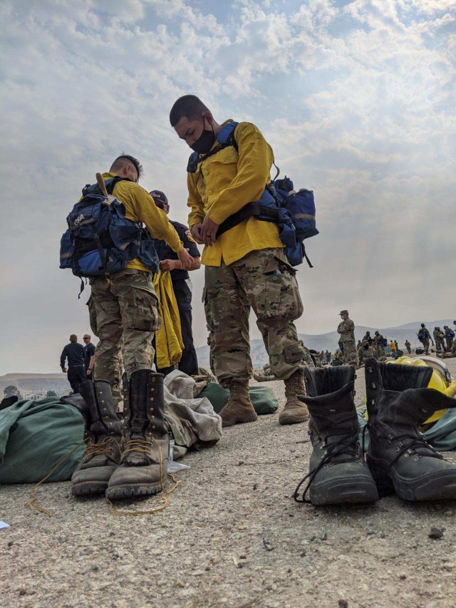 Cal Guard Soldiers receive CAL FIRE training at Camp Roberts