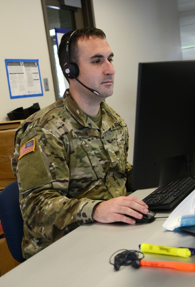 Guard members assist Oregonians with unemployment claims