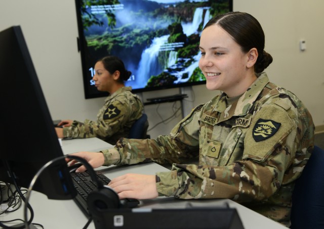Guard members assist Oregonians with unemployment claims