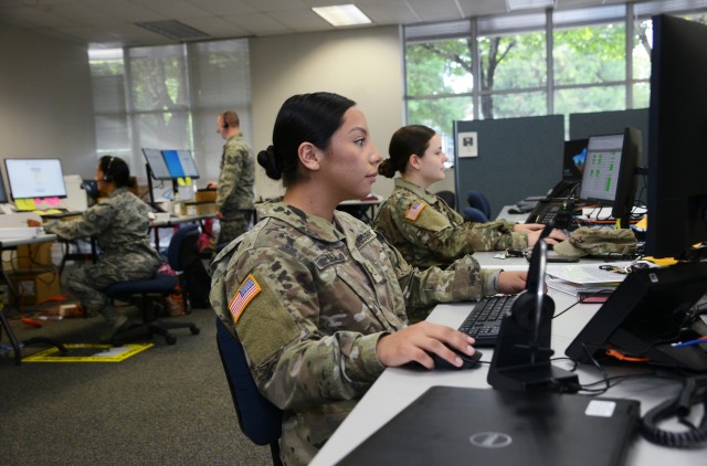 Guard members assist Oregonians with unemployment claims