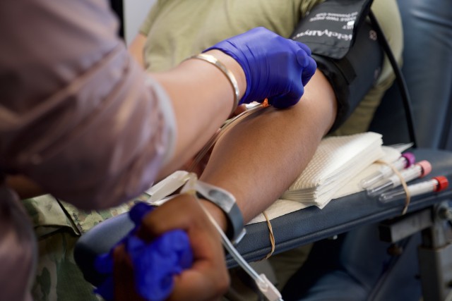 Florida Guard members donate plasma to support COVID-19