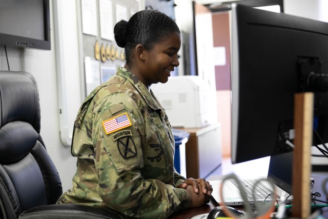 Army Sgt. 1st Class Rachelle White, a senior facilitator at the Noncommissioned Officer Academy Hawaii (NCOA), laughs as she poses for a photograph at the NCOA in Mililani, Hawaii, Aug. 20, 2020. White works from her computer as the NCOA has moved to primarily virtual learning due to COVID-19 restrictions. 

