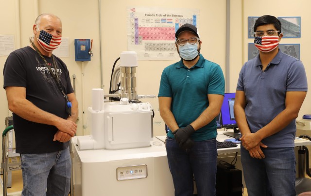 Jack Worthington Jr, Dorian Lucero, Jonathan Ramirez in front of scanning electron machine.