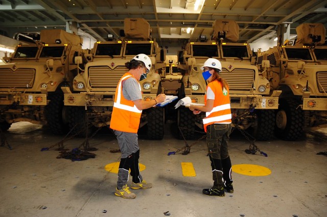 SDDC&#39;s Italian Host-Nation pros coordinate the upload of MaxxPro MRAPs aboard the Liberty Pride