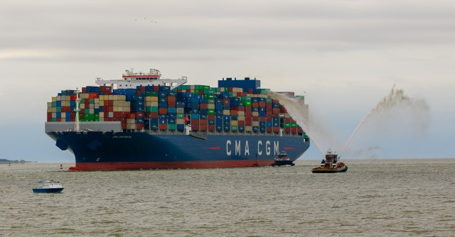Container ship enters Charleston&#39;s harbor Sept. 20