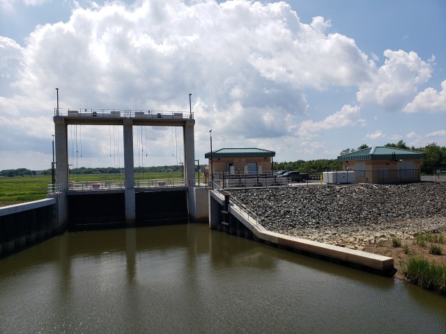 The new flood gate and pump station operation at the Port Monmouth Flood Risk Management Project. Credit: USACE.