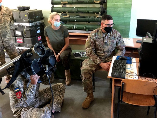 Staff Sgt. Joshua Garza of Chicago, Illinois, watches a monitor of a simulated target during Javelin anti-tank missile training at the Armed Forces Ukraine’s 209th Separate Anti-tank Battalion Sept. 10.  (U.S. Army photo)