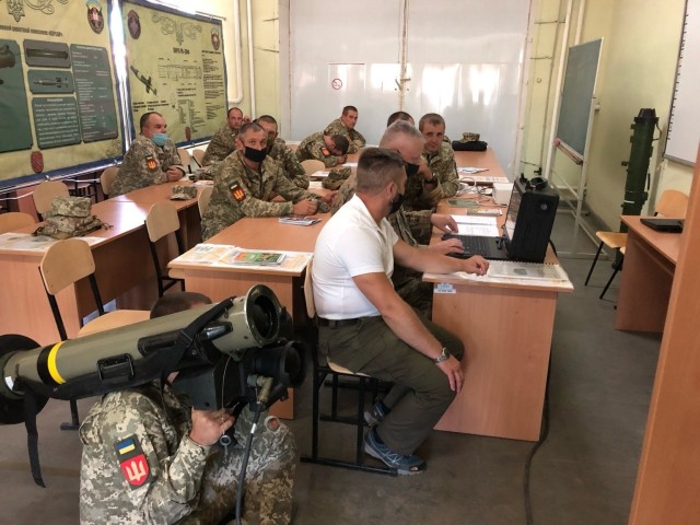 Soldiers from Armed Forces Ukraine’s 209th Separate Anti-tank Battalion learn to operate the Javelin Anti-tank Missile system on a simulator Sept. 10.  (U.S. Army photo)
