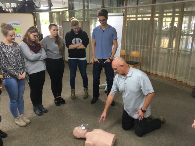 Retired Soldier, former paramedic, volunteers as ﬁrst aid instructor