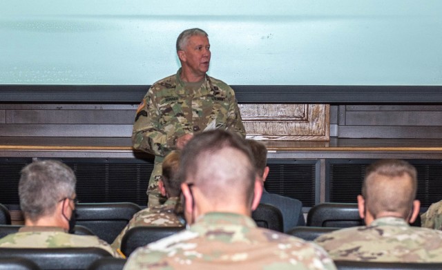 CG talks command priorities with leaders