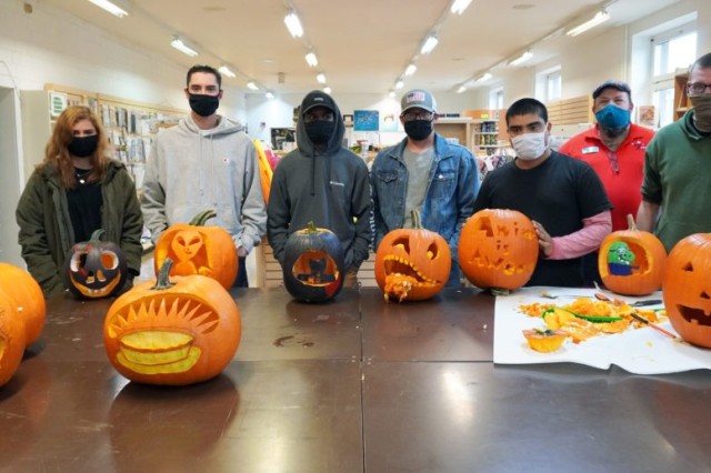 Soldiers Take Part In Spooktacular Pumpkin Carving Contest Article The United States Army