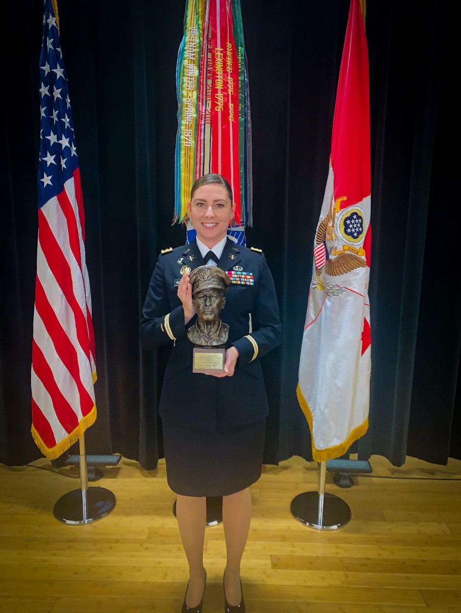 335th Signal Command (Theater) Officers win MacArthur Leadership Award