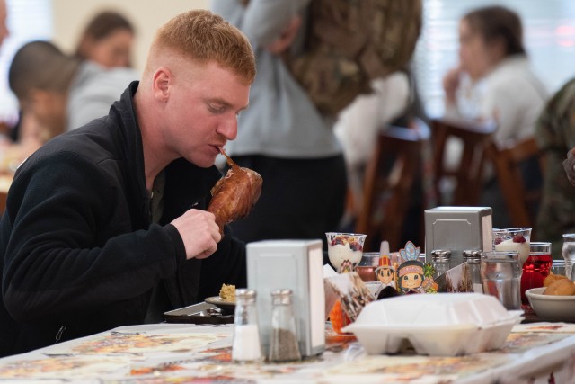 Fort Knox will feed hungry ‘pilgrims’ at traditional Nov. 25 Thanksgiving lunch