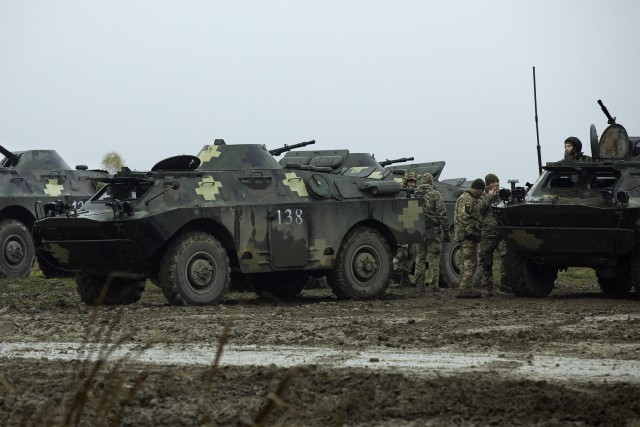 Ukrainian Soldiers with the 58th Motorifle Brigade prepare to conduct company level offensive battle drills at Combat Training Center-Yavoriv on Nov. 14. (Photo by Sgt. Gregory Glosser, Task Force Illini Public Affairs.)
